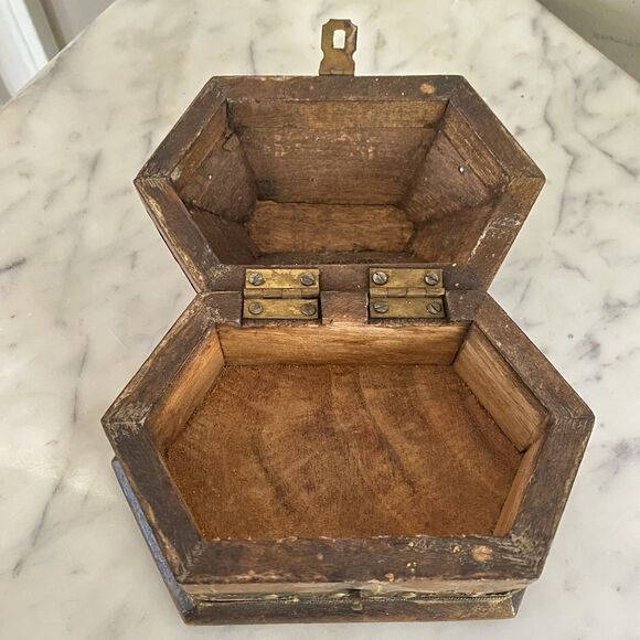 RARE VINTAGE HANDMADE BRASS IRON FITTED SOLID WOODEN CASH JEWELRY BOX Bedside - Picture 6 of 6